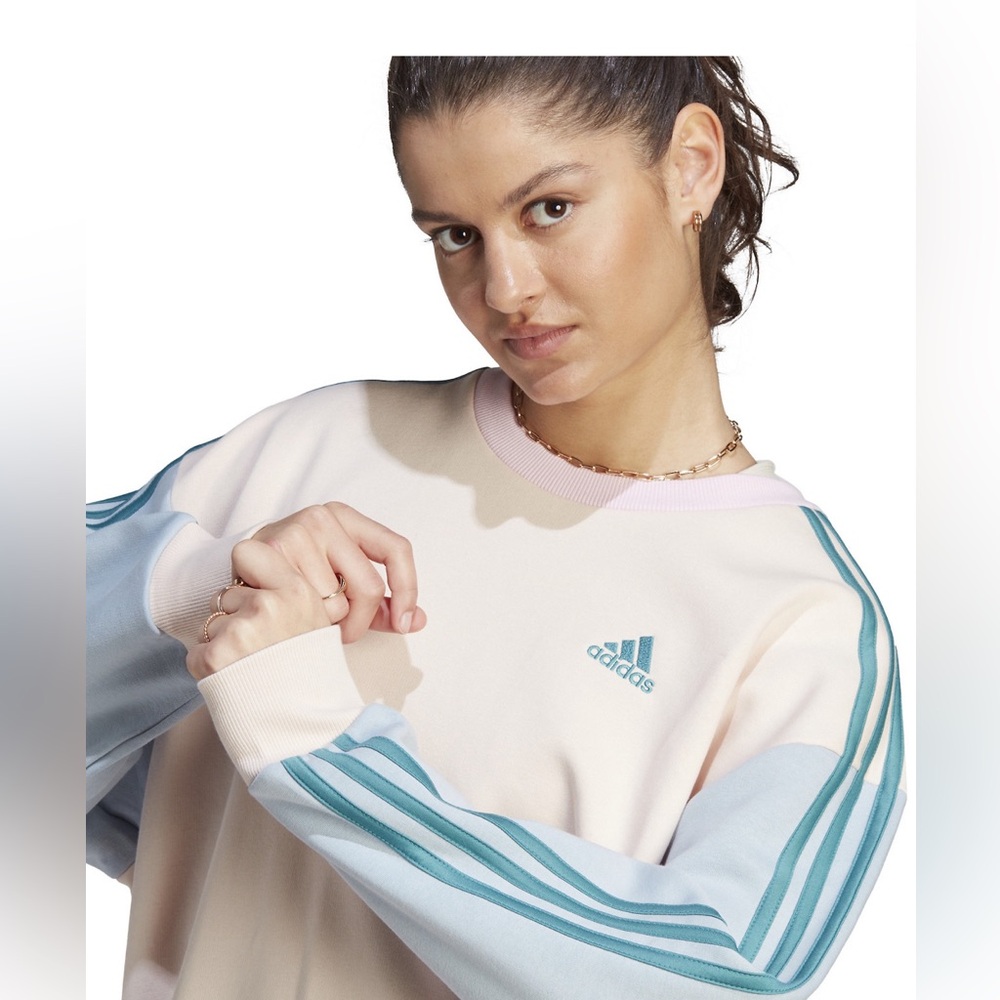 Women’s adidas essential 3stripes oversized fleece sweatshirt - Picture 2 of 8